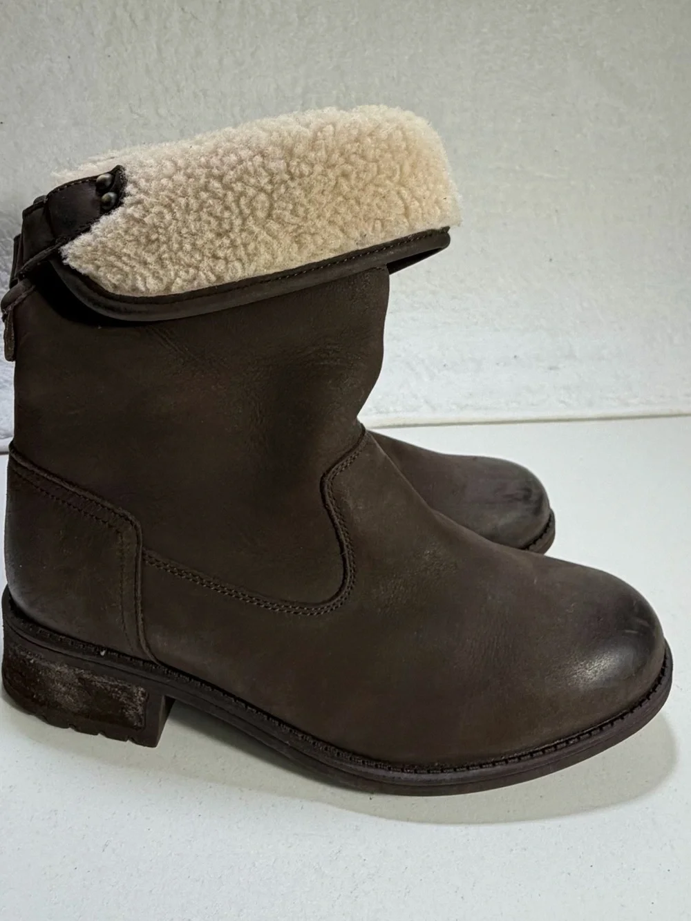 UGG Aldon Leather Wool Cuff Boots Stout Brown Women’s Size 8 winter boots